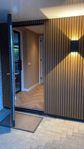 WPC kleur Teak. HKC – WPC wandpanelen kleur Teak.